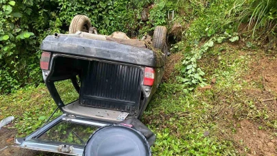 Freni patlayan Tofaş takla attı: 3 yaralı