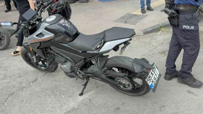 Motosiklet yayaya çarptı