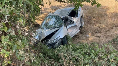 Şarampole yuvarlanan otomobil ağaçlara çarparak durabildi: 1 ağır yaralı