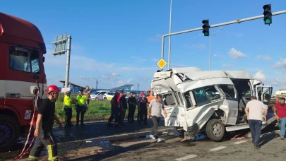 Meydana Gelen Trafik Kazasında 15 Kişi Yaralandı!