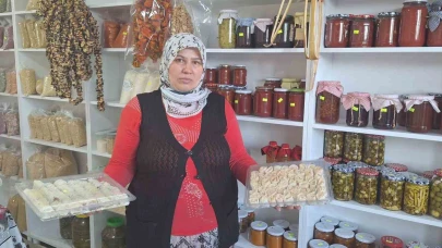 Yaptığı yöresel lezzetlerle hem evini geçindiriyor hem de kadınlara istihdam sağlıyor
