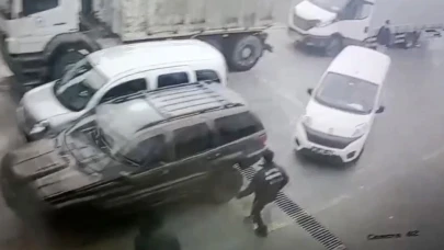 Araç muayene istasyonunda kaza: 3 araç hasar gördü