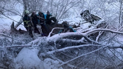 Otomobil fındık bahçesine yuvarlandı: 6 Yaralı