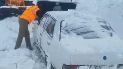 Hayvanlar aç kalmasın diye çıktığı yolda ölümden döndü