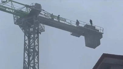 İşçilerden inşaat kule vincinde intihar girişimi