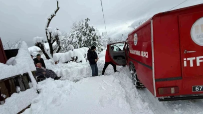 Kardan kapanan yolda diyaliz hastasının imdadına itfaiye yetişti