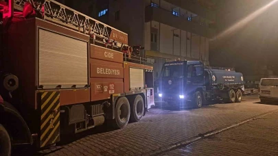 Çıkan çatı yangını itfaiye tarafından söndürüldü
