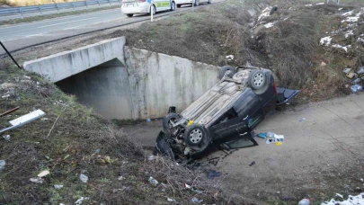Hafif ticari araç şarampole uçtu: 1 ölü