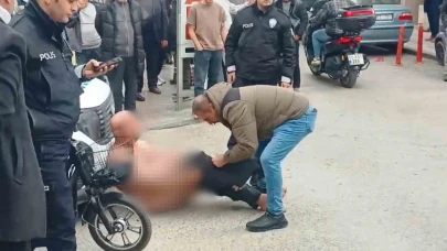Çıplak halde caddede dolaşan şahıs gözaltına alındı