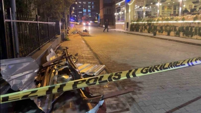 Fırtına çatıları uçurdu, ağaçları devirdi