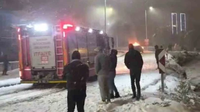 Karlı yokuşta cip alev aldı