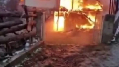 İki katlı köy evi yanarak kül oldu