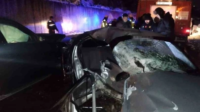 İki otomobil kafa kafaya çarpıştı: 2 ölü, 3 yaralı