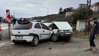 Otomobiller çarpıştı: 1 yaralı