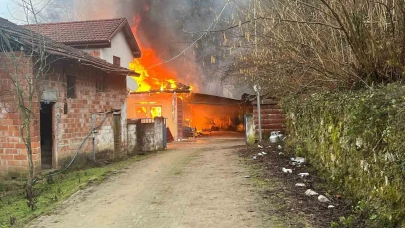 Yanan ev kullanılamaz hale geldi