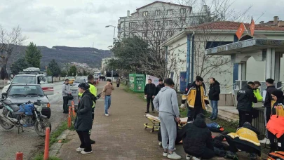 Motosiklet ile otomobil çarpıştı: 2 yaralı