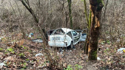 Şarampole yuvarlanan otomobildeki yolcu hayatını kaybetti
