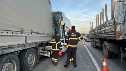 Yolcu otobüsü ile tır çarpıştı: 4 yaralı