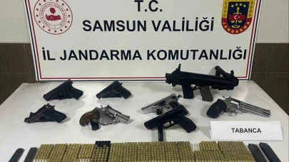 Cephanelik gibi ev: 8 tabanca ve 800 mermi ele geçirildi