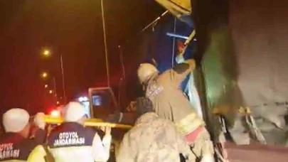 Kamyonlar çarpıştı: 1 ölü, 1 yaralı