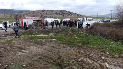 Öğrenci servisi otomobille çarpıştı: 6 öğrenci yaralandı