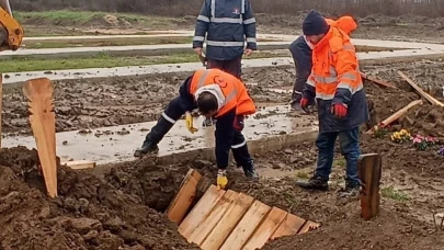 Vefat eden kaçak göçmenler defnedildi