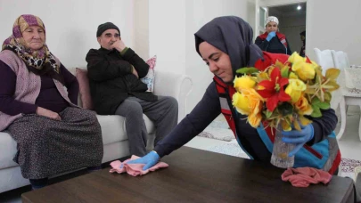 Amasya’da yaşlıların bayram temizliğini ‘vefalı eller’ yaptı