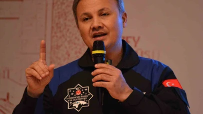 Astronot Alper Gezeravcı, üniversite öğrencileriyle buluştu