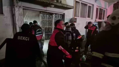 4 katlı apartmanda yangın paniği: 2 kişi dumandan etkilendi