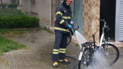 Garaja park edilen elektrikli bisiklet yandı