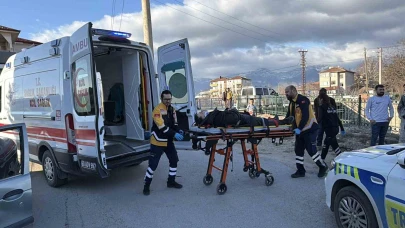 Motosiklet ile otomobil çarpıştı: 2 yaralı