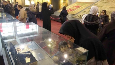 Kutsal emanetlere yoğun ilgi: 1 günde 10 bin kişi ziyaret etti