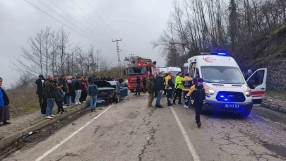 İki ayrı trafik kazasında 12 kişi yaralandı
