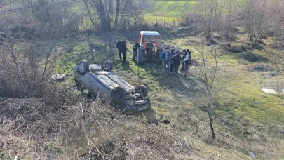 Radar paniği kazaya neden oldu: Otomobil şarampole devrildi