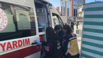 Elektrikli motor park halindeki araca çarptı: 1 yaralı