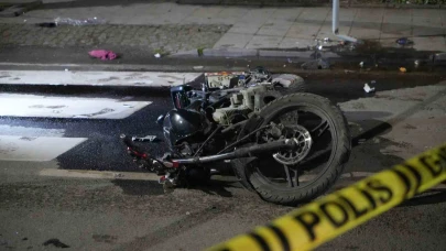 Minibüs motosikletle çarpıştı: 1 ölü, 1 yaralı