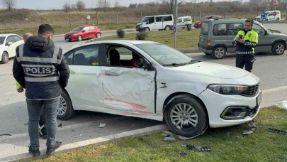 Otobüs ile otomobil kavşakta çarpıştı: 9 yaralı