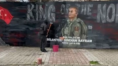 Şehidin resmini grafiti yapan gence Başkan Doğan’dan hediye