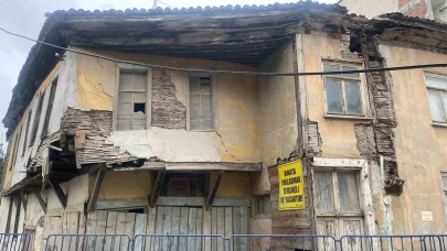 Belediyeden Çökme Tehlikesi Olan Yapılar İçin Daha Kapsamlı Önlemler Talep Ediliyor!