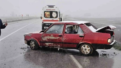 Çorum’da otomobil tabelaya çarptı: 1 yaralı