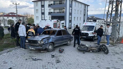 Otomobil ile motosiklet çarpıştı: 3 yaralı