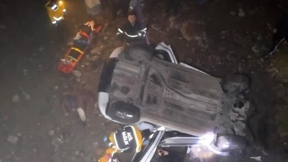 Otomobil köprüden dere yatağına uçtu: 2 yaralı