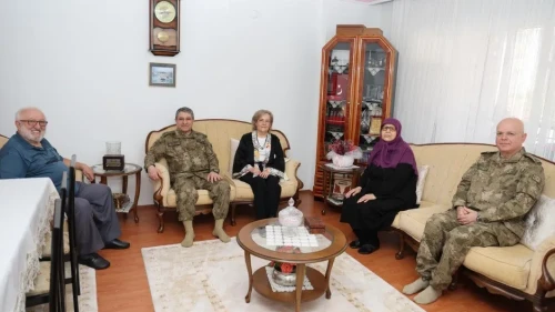 Komutandan Amasya’da Vefa Dolu Bayram Ziyareti