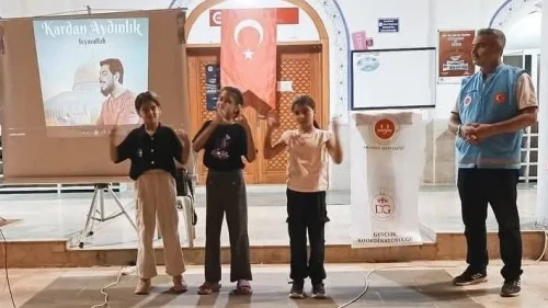 Gençler 15 Temmuz Şehitlerini Dualarla Andı