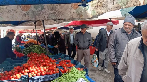 Merzifon Pazarında Yoğunluk! Fiyatlar Cep Yakıyor!