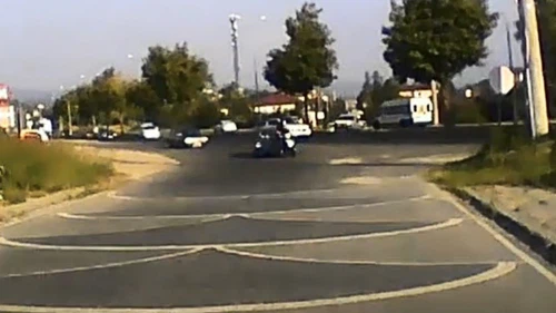 Motosiklet ile Otomobil Çarpıştı