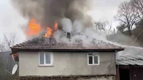 2 katlı ev alev alev yandı