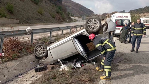 Kontrolden çıkan otomobil ters döndü: 5 yaralı