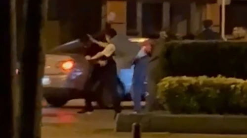 Sokak ortasında yumruklar havada uçuştu