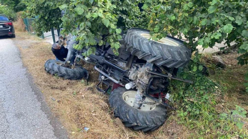 Traktör Devrilmesi Sonucu Kaza Meydana Geldi